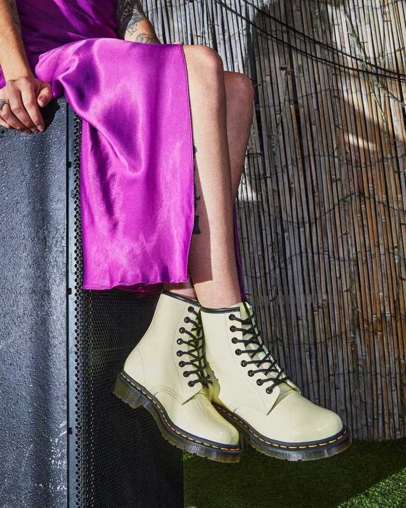 Dr Martens 1460 Patent Leather Lace Up Boots Cream | 71FTCDIRL